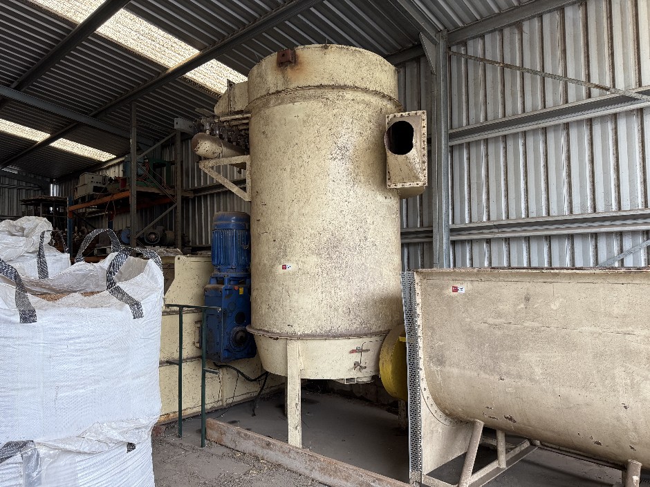 <p>Dust Extraction Unit (Air Actuated)</p>