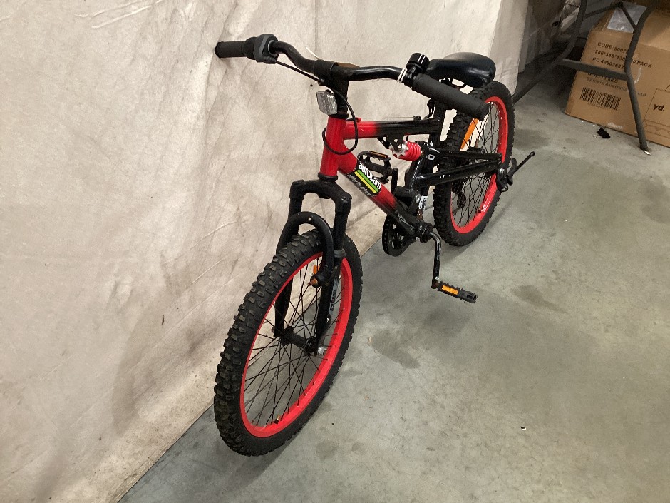 Black/Red Kids Trax Mountain Bike