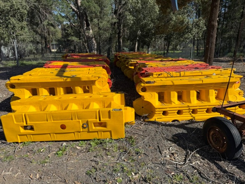 Roadliner 2000S Water Filled Safety Barriers (Qty Approx 34)