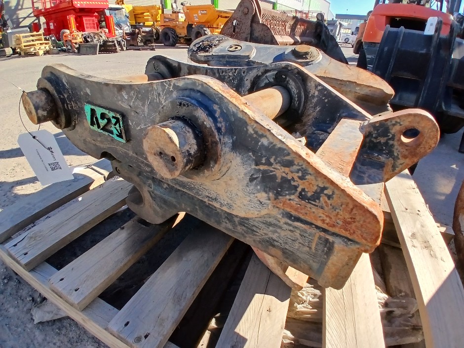 <p>Kobelco Quick Hitch</p>