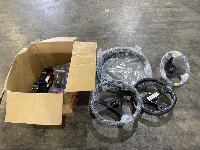 Quantity Of Boat Steering Wheels x2 & Ratchet Straps
