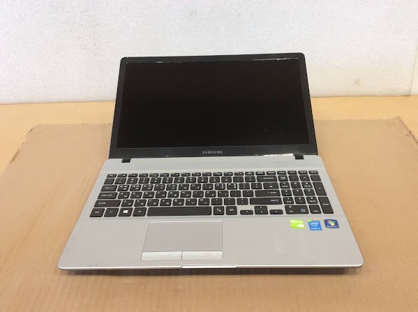 SAMSUNG NT371B5J-X0G/C Laptop i5-4310M 8GBRAM/500GB Black