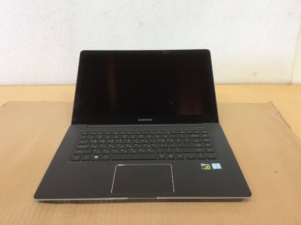 SAMSUNG NT930Z5L-X716 Laptop i7-6700HQ 16GBRAM/256GB Black