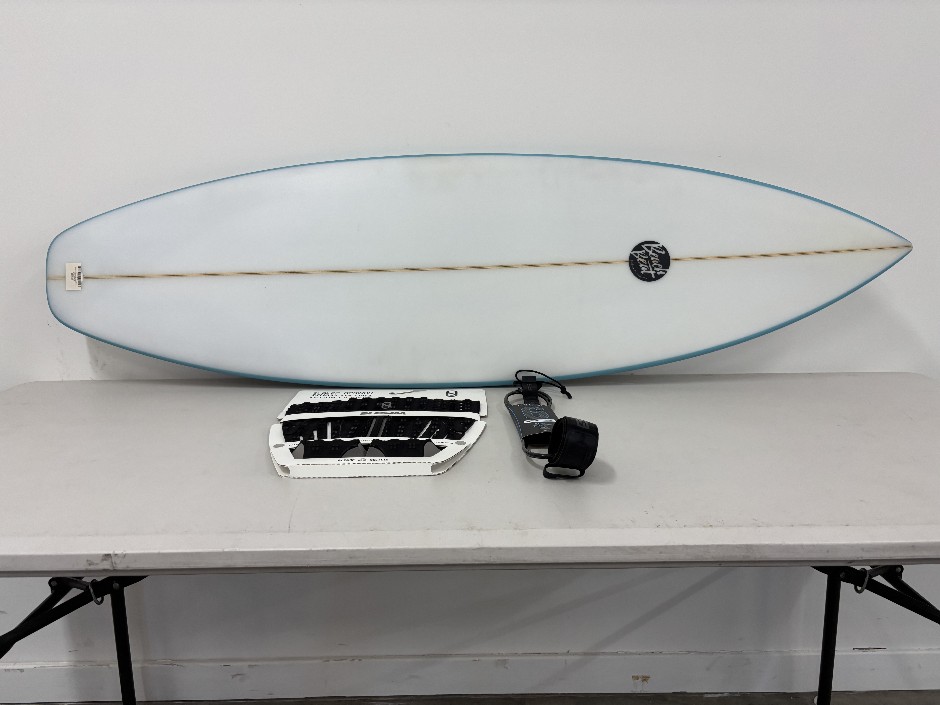 5’2” Beach Beat Grom Surfboard & Accessories