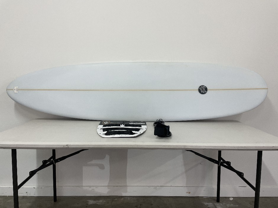 <p>7’0” Beach Beat Mini Mal & Accessories</p>