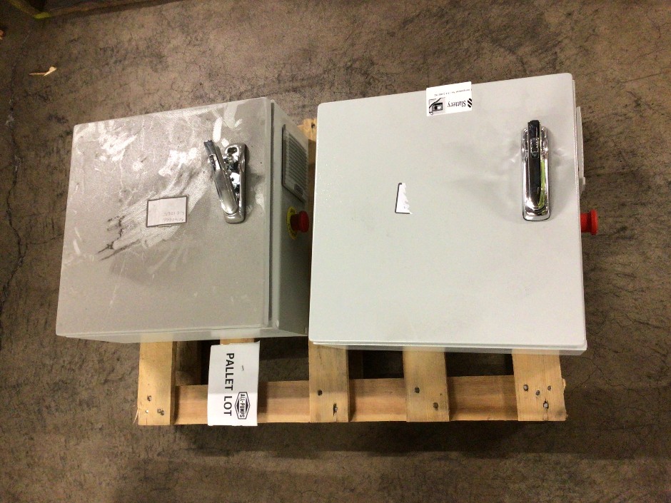 <p>2 x Control Panel</p>