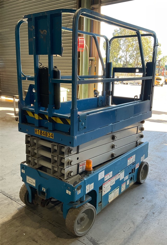 2016 Genie GS1932 Scissor Lift - 19ft (5.7m) - Electric - Emerald