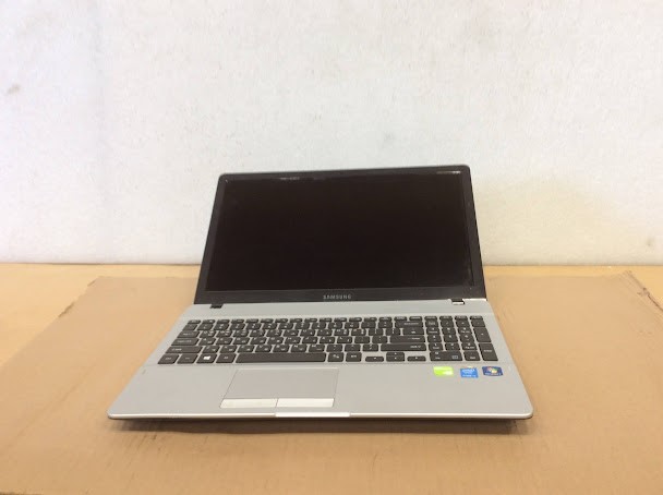 SAMSUNG NT371B5J-X0G/C Laptop i5-4310M 8GBRAM/500GB Black