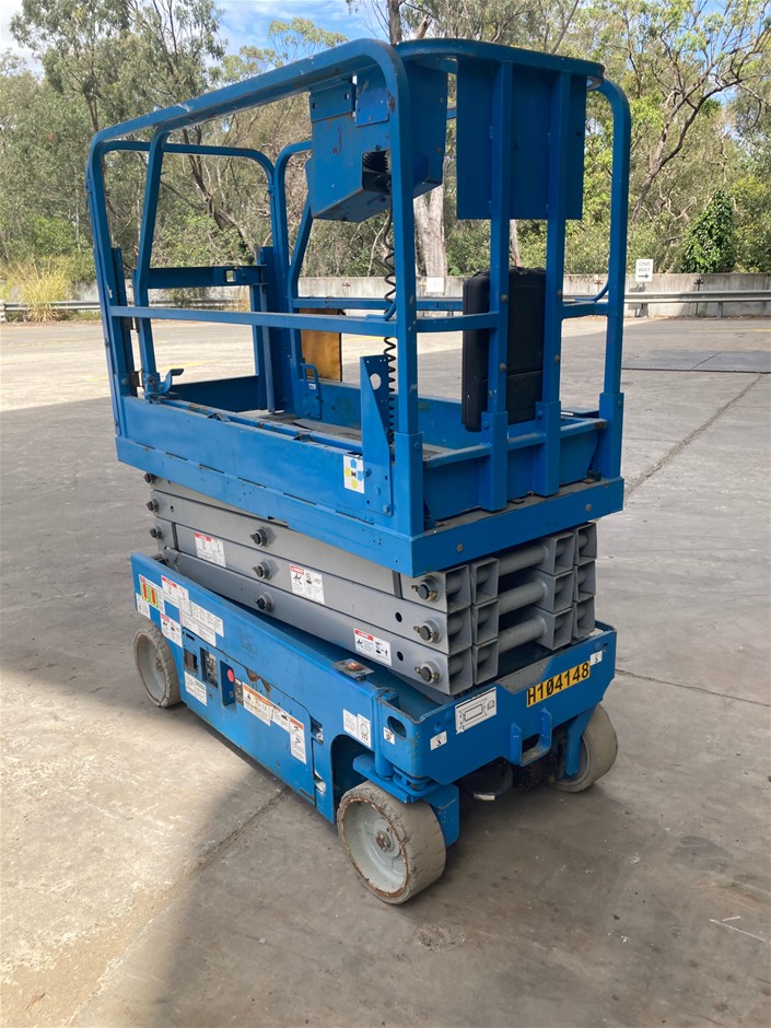 2016 Genie GS1932 Scissor Lift - 19ft (5.7m) - Electric - Forest Lake