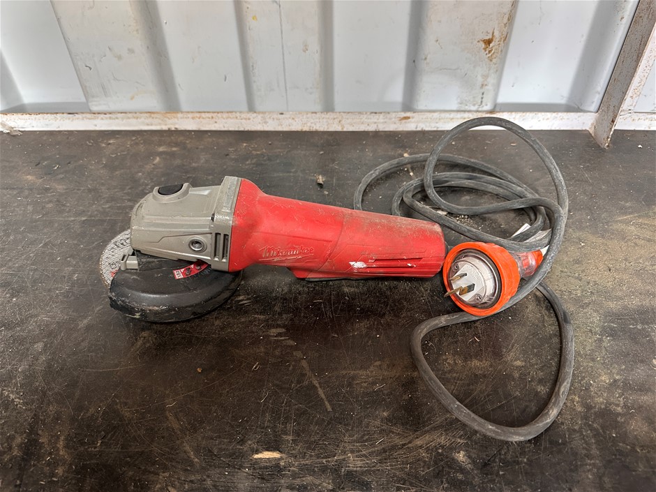 Milwaukee Heavy Duty 5" Grinder