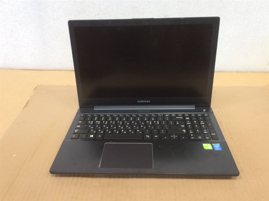 SAMSUNG NT870Z5G-X72S laptop i7-4720HQ 8GBRAM 256GB Black