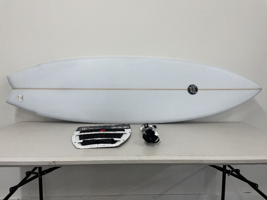 6’2” Beach Beat Super Fish Surf Board & Accessories