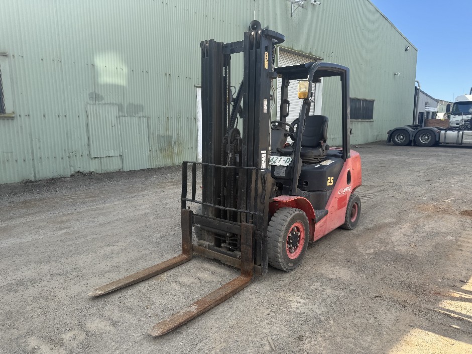 <p>2016 Forkforce FG25T-NHC Petrol and Gas</p>