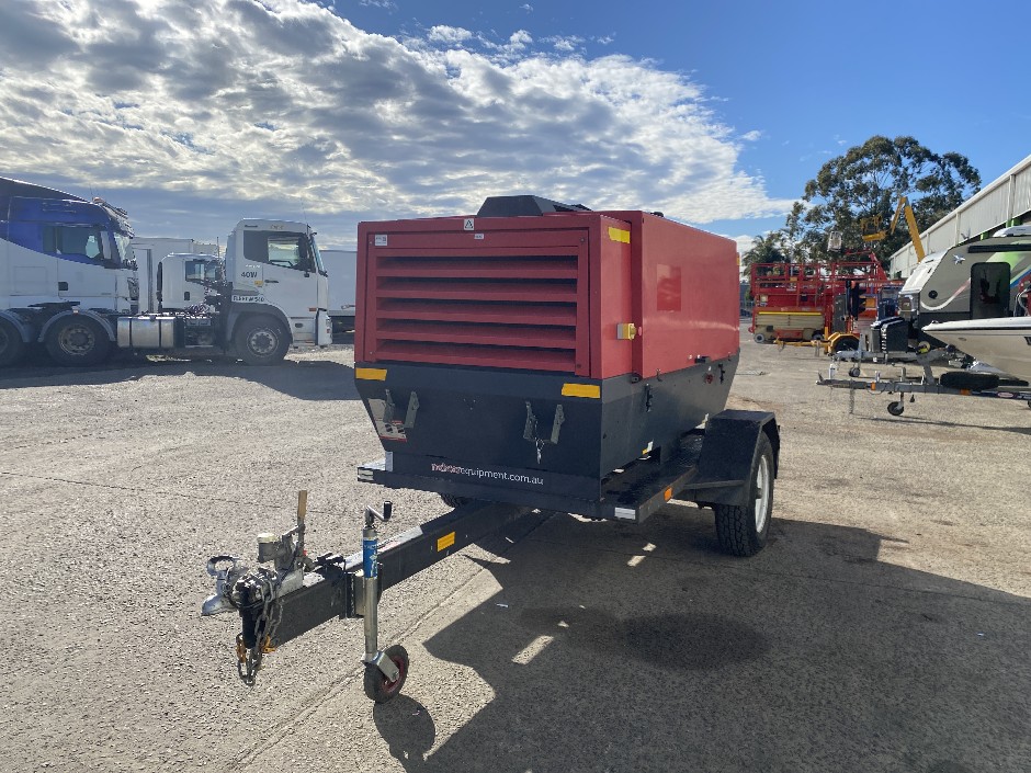 <p>2016 Redstar Trailer Mounted Air Compressor</p>