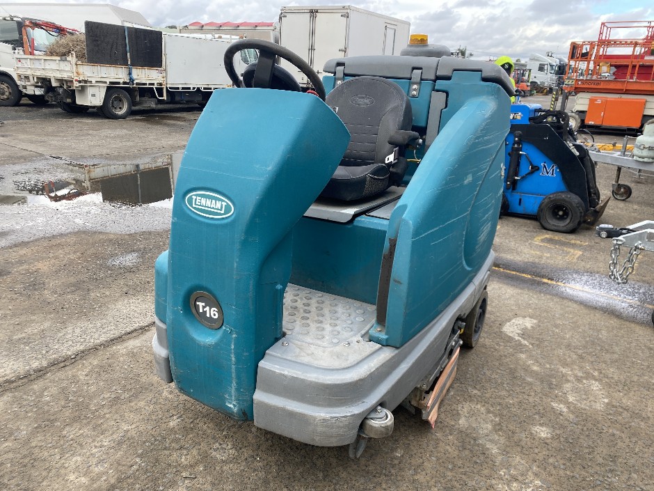 <p>2018 Tennant T16 Ride on Scrubber</p>