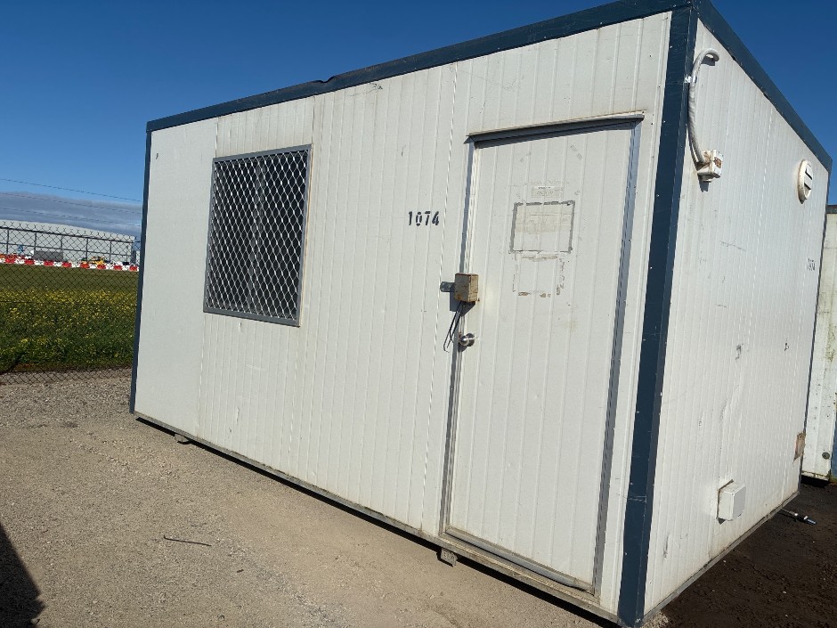 <p>4.8m x 3m Portable Site Office</p>
