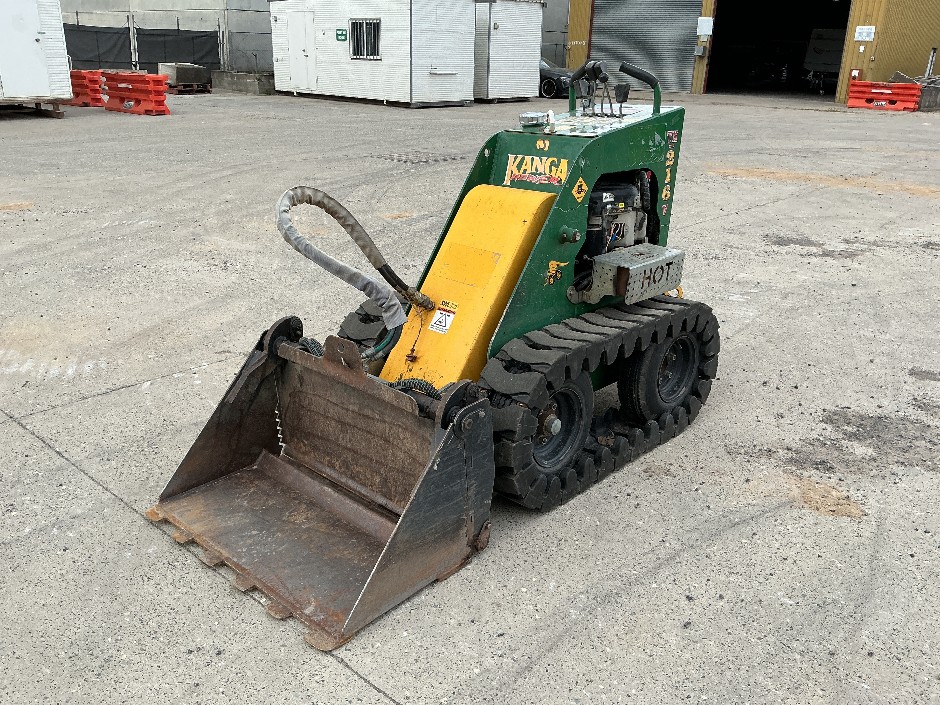 <p>Kanga Loaders TK216V W/4in1 Mini Loader Bucket</p>