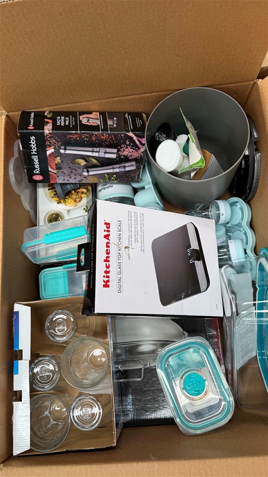 Assorted Box of Homeware Items. NB: Items may not be in original packaging