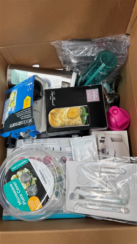 Assorted Box of Homeware Items. NB: Items may not be in original packaging
