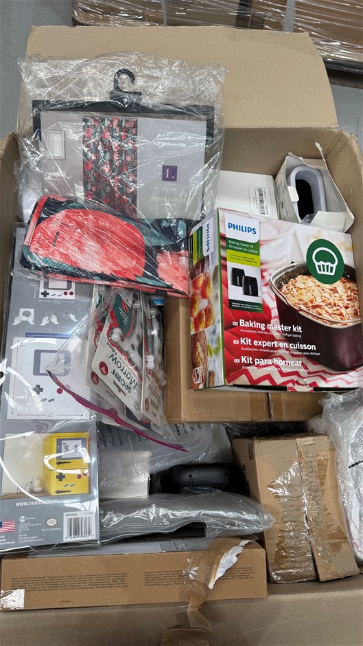 Assorted Box of Homeware Items. NB: Items may not be in original packaging