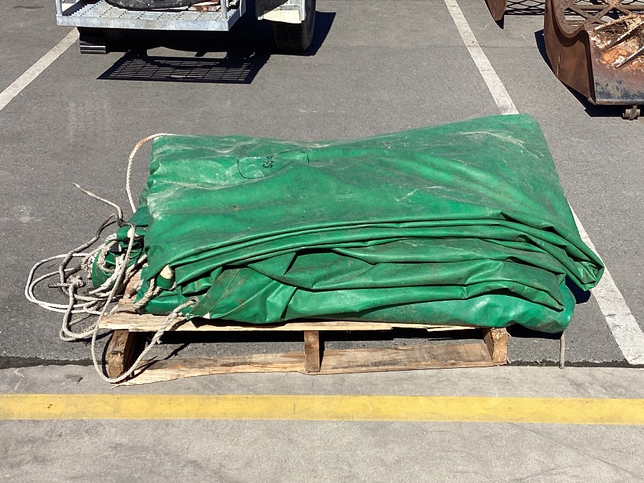 <p>Tarpaulin 7.2M x 10.8M (24FT X 36FT)</p>