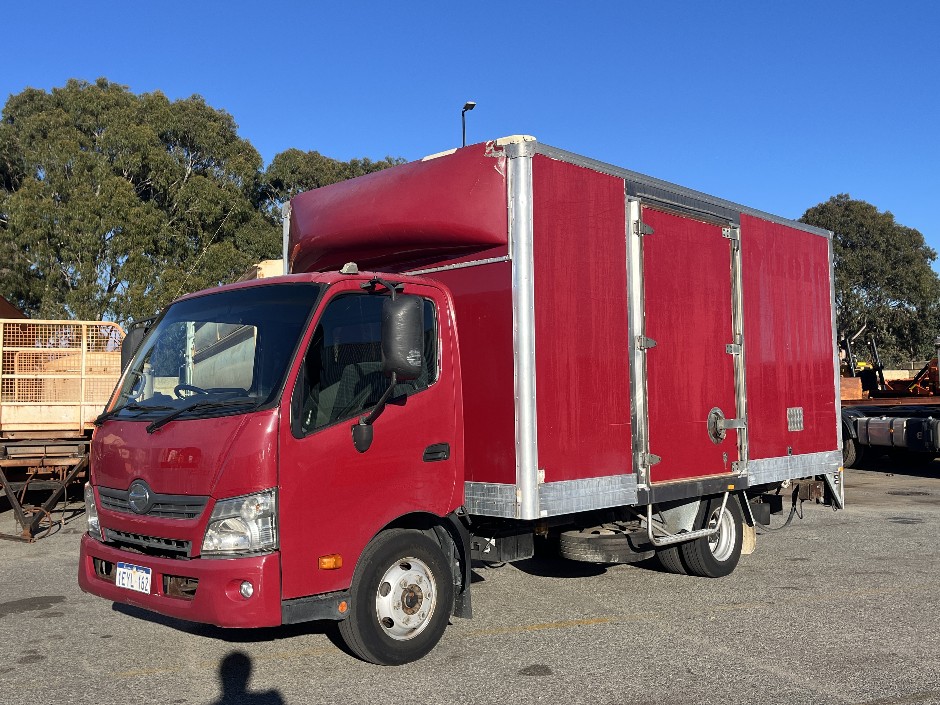<p>2013 HINO 300   4x2 Pantech</p>