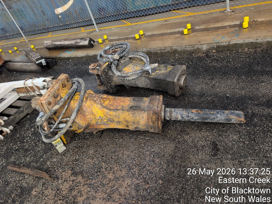 EXCAVATOR ATTACHMENT - ROCK BREAKER (Site ID: 192)