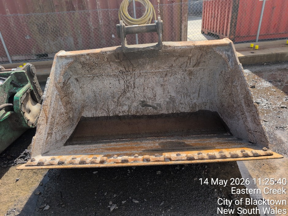 <p>EXCAVATOR BUCKET (Site ID: 185)</p>