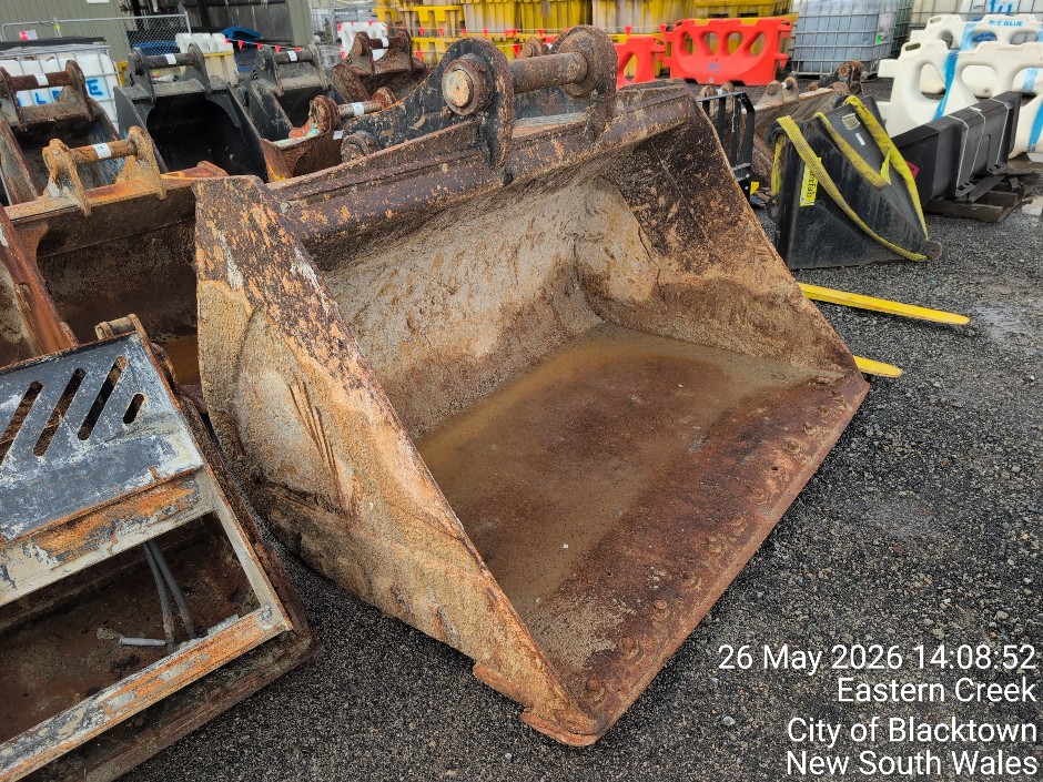 <p>EXCAVATOR BUCKET (Site ID: 95.2)</p>