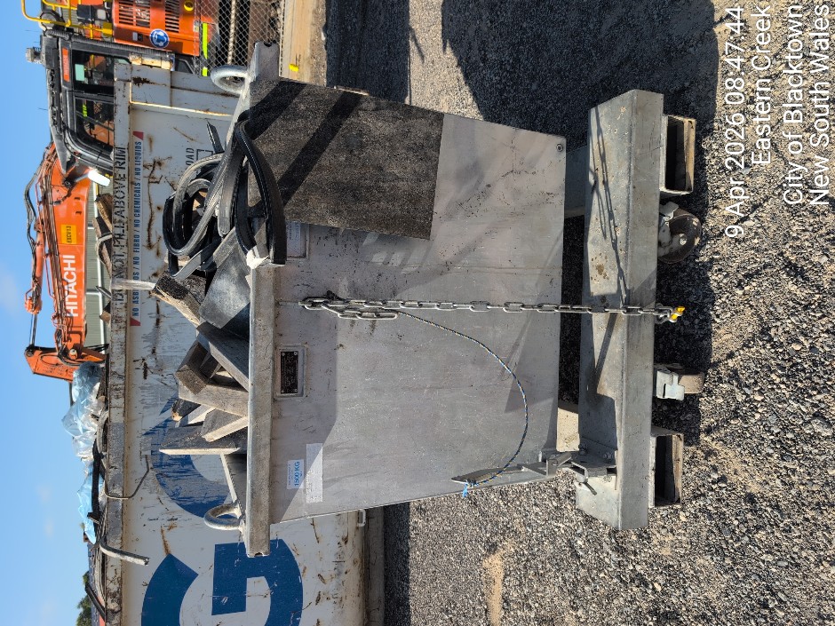 <p>EAST WEST TIP BUCKET (Site ID: 77)</p>
