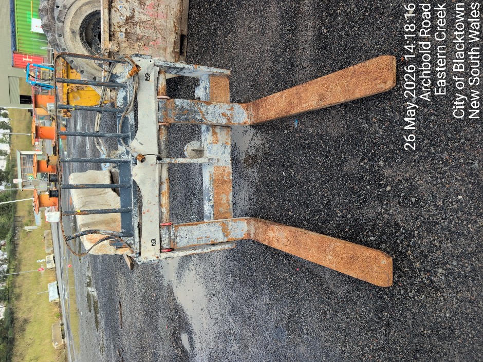 <p>TELEHANDLER PALLET FORKS (Site ID: 229)</p>