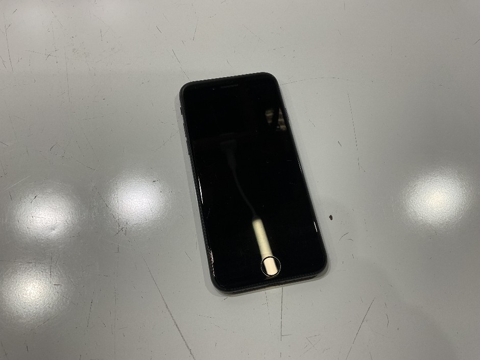 <p>APPLE IPHONE SE 2ND GEN A2296</p>