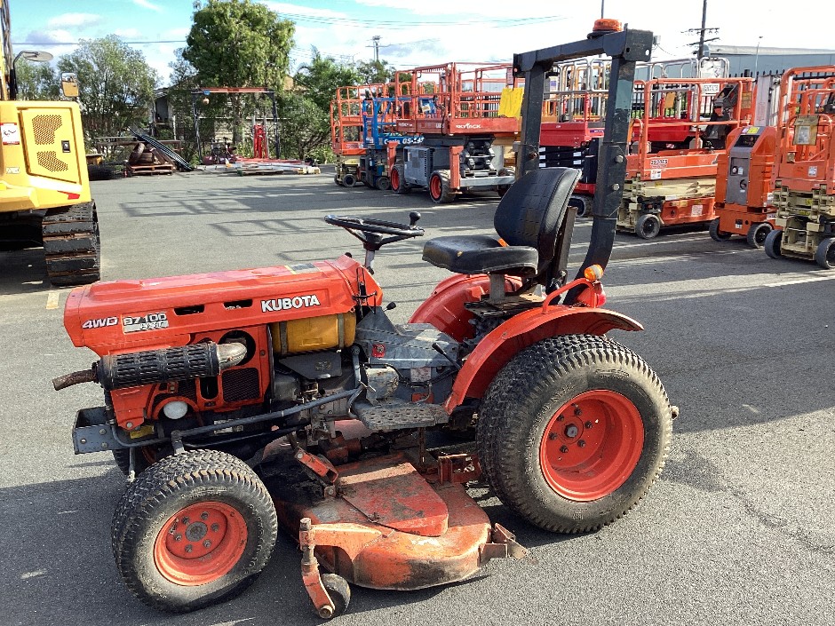 Kubota B7100 HST