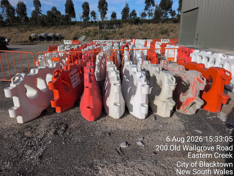 <p>PLASTIC WATER BARRIERS (Site ID: 263)</p>