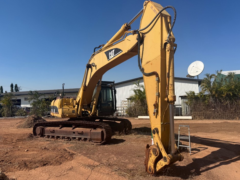 <p>2004 Caterpillar 330C L</p>