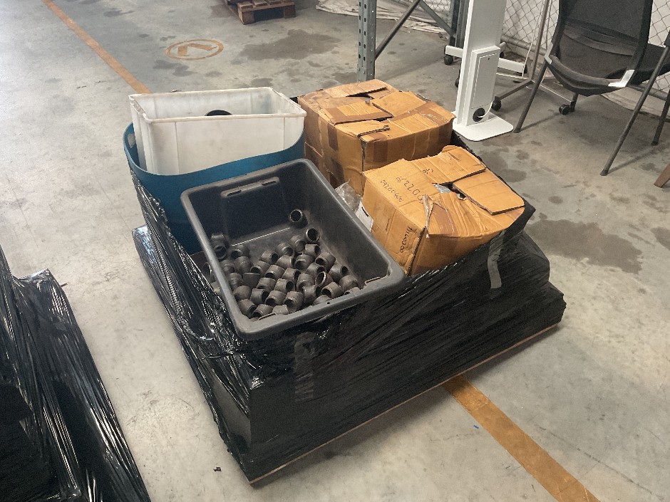 <p>Various Sizes Of Hoses Fittings and Pipes Pallet of</p>