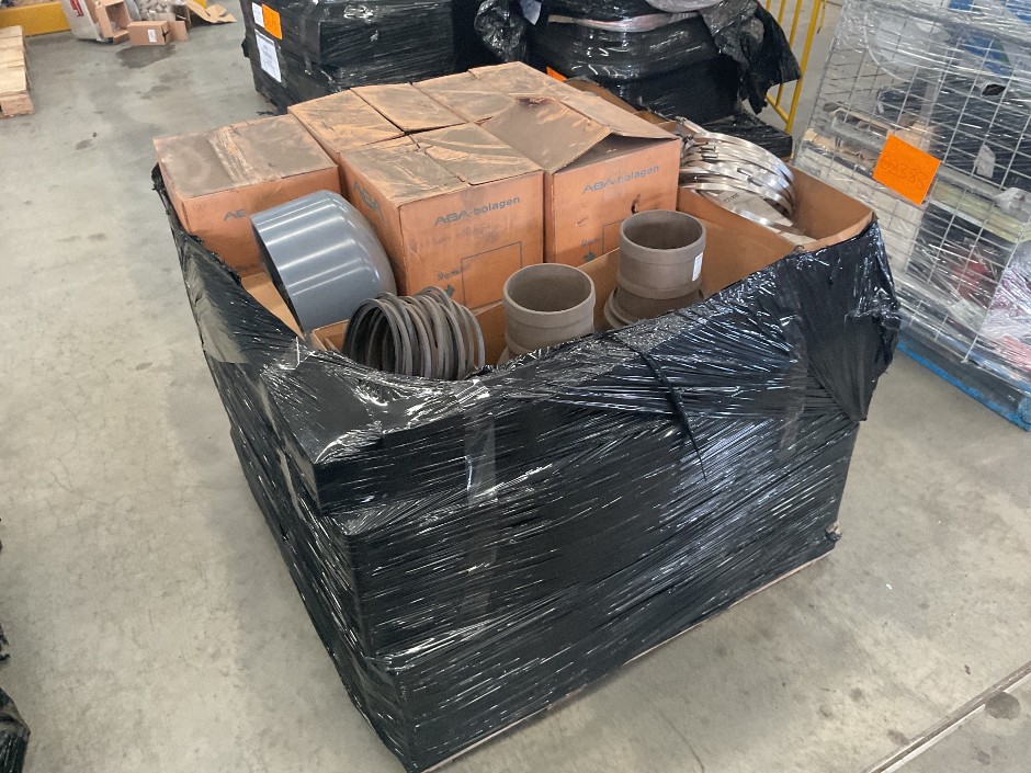 <p>Pallet of ABA Hose Clamps and Pipe Flanges</p>