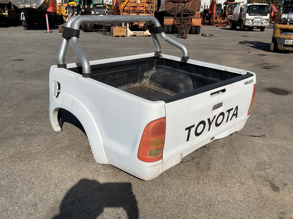 <p>Toyota Hilux Tray</p>
