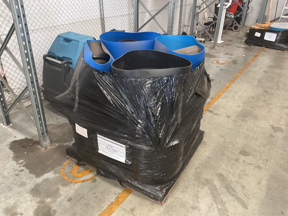 <p>Various Sizes Of Hoses Fittings and Pipes Pallet Of</p>