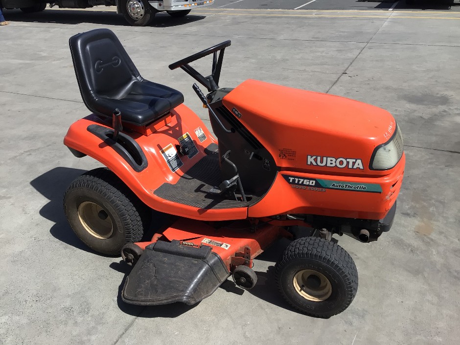 <p>Kubota T1760 Ride On Mower</p>