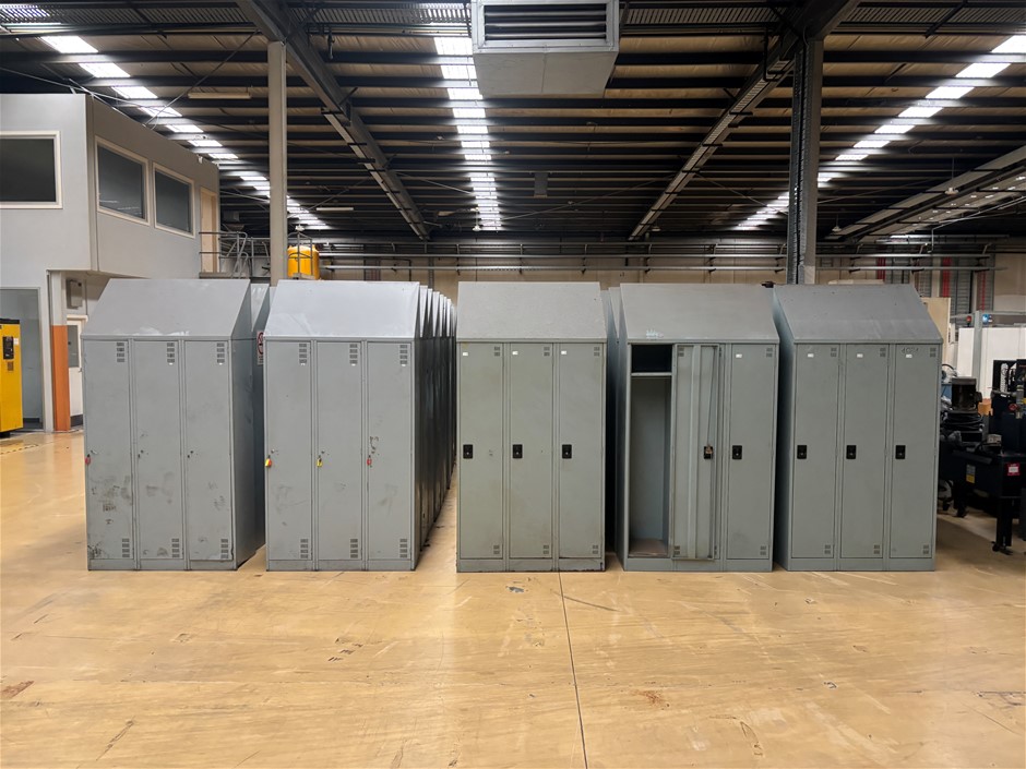 10x 3 Door Personnel Lockers