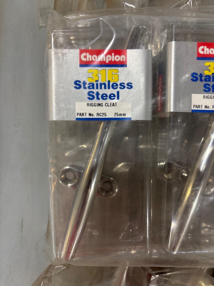 <p>Quantity of Champion Rigging Cleat</p>