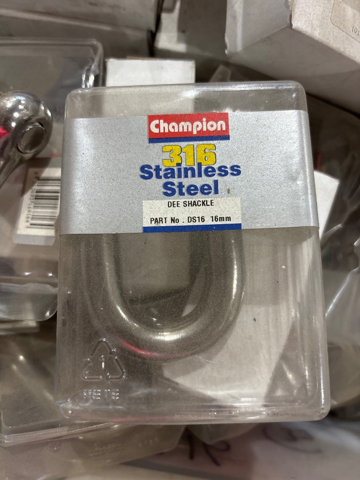 <p>Quantity Of Assorted Champion Dee Shackles</p>