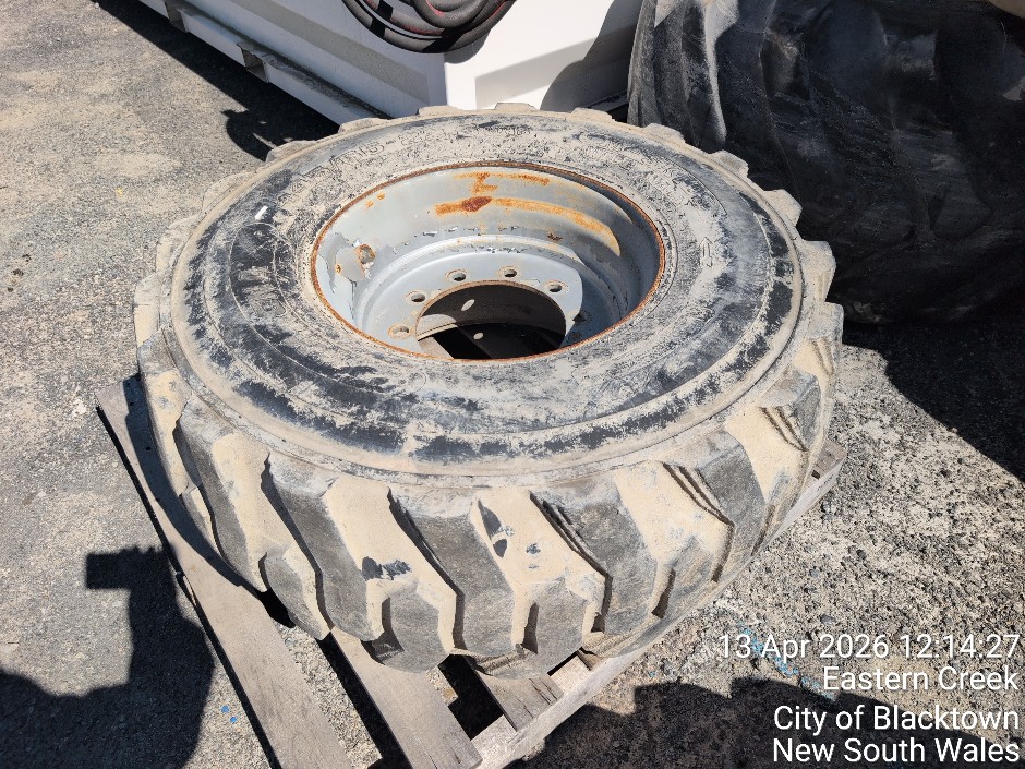 1 x WHEEL & TYRE (445 / 65 - 22.5 NHS) (Site ID: 124.01)