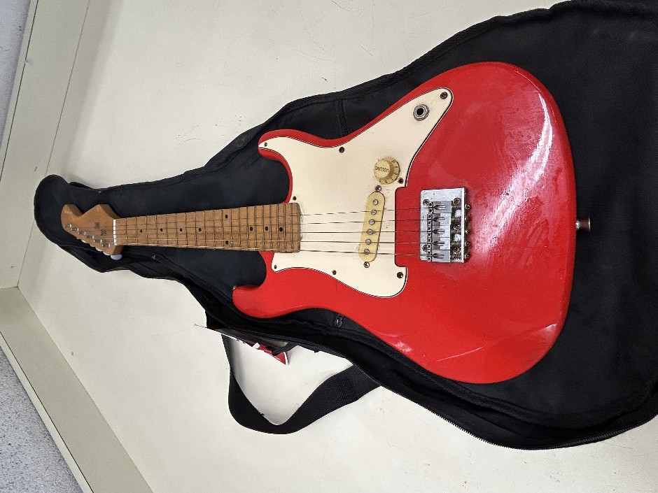 <p>Unbranded Electric Guitar in Carry Bag</p>
