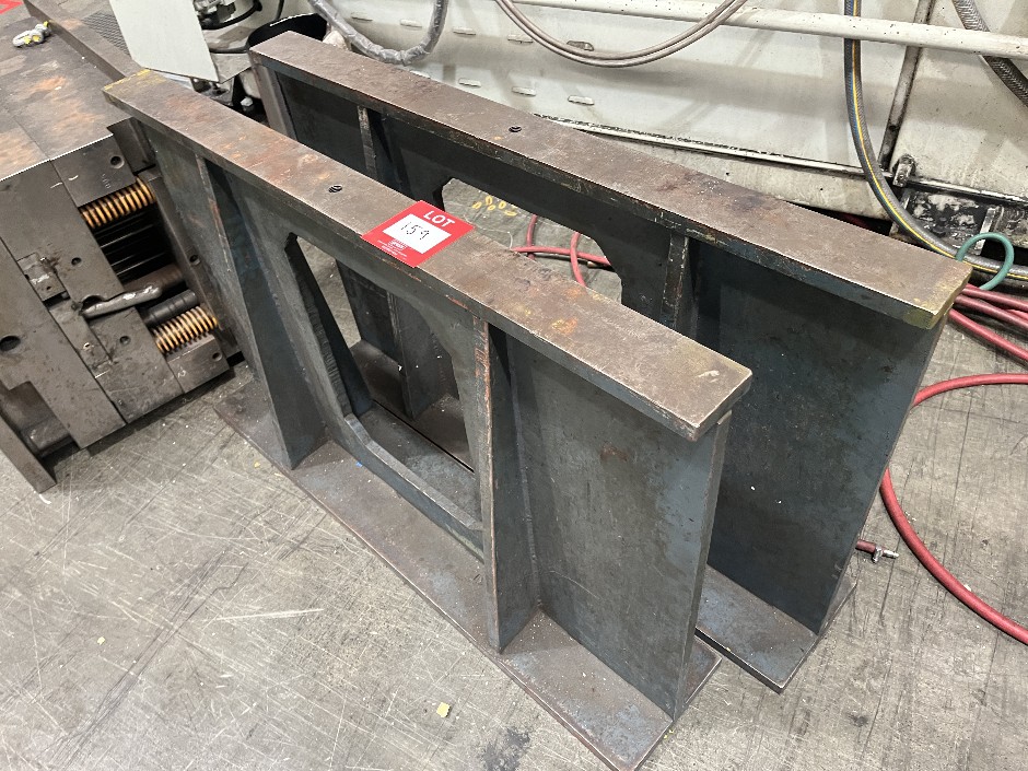 <p>2x Steel Legs</p>