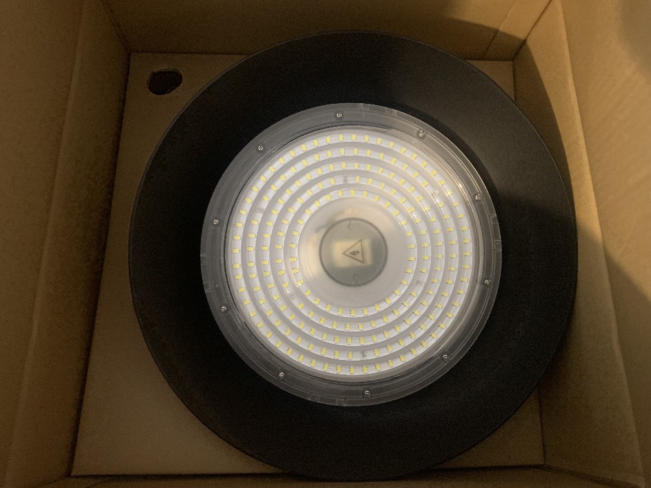 1 x Emerald Plant High-Q LED High Bay Light, 130 W