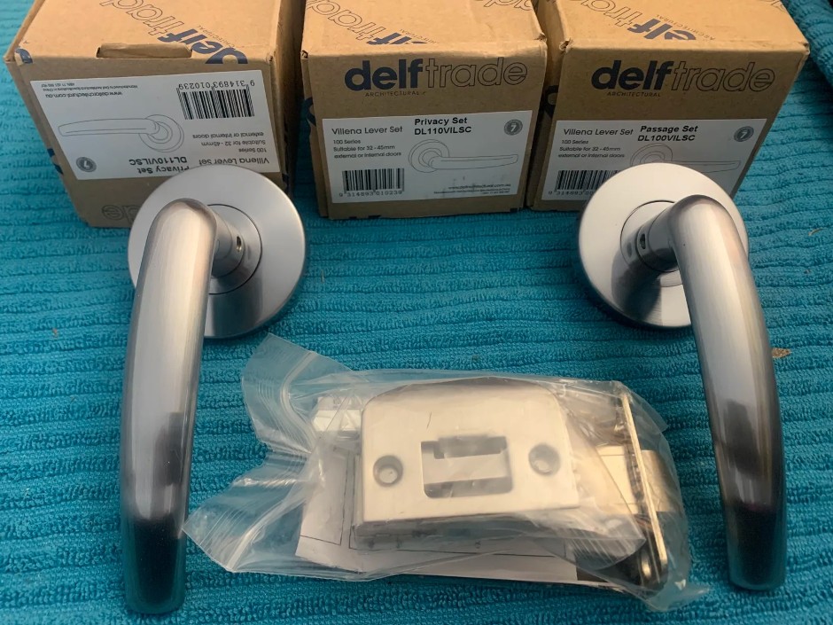 12 x Delftrade Passage Lever Set and 3 x Privacy Lever Sets