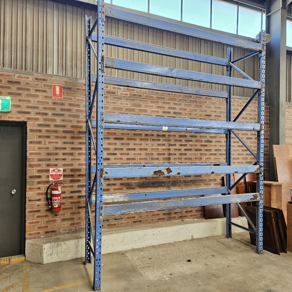 <p>Pallet Racking</p>
