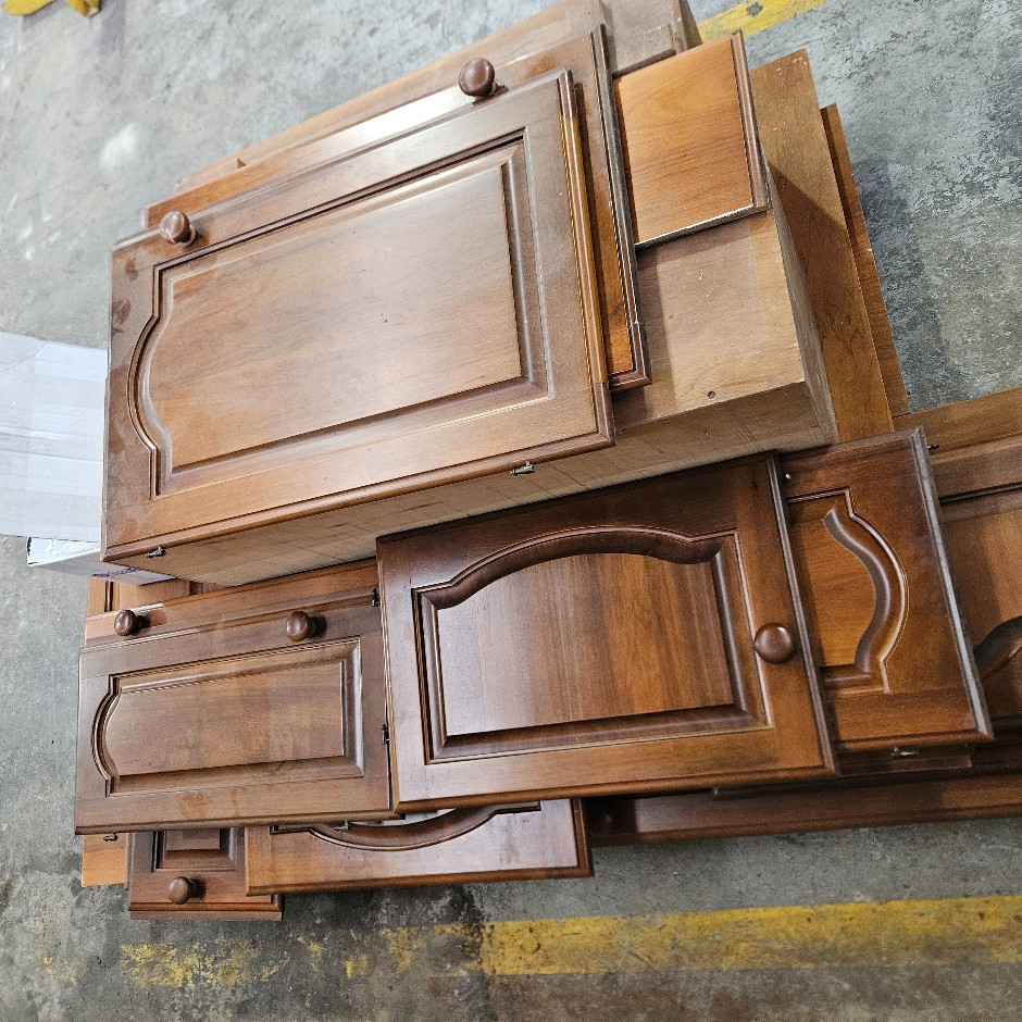 <p>Timber Cabinet Kitchen Doors Various Dimensions</p>